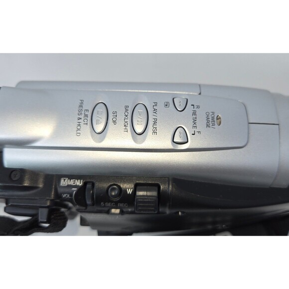 JVC Compact VHS Camcorder VHS-C GR-AXM17U w/ Tape Adapter Case Power & RCA Cords - Picture 8 of 16